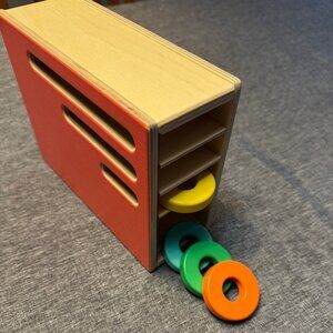 LOVEVERY Count and Slide Ring Chute. Age level: 19 mo +